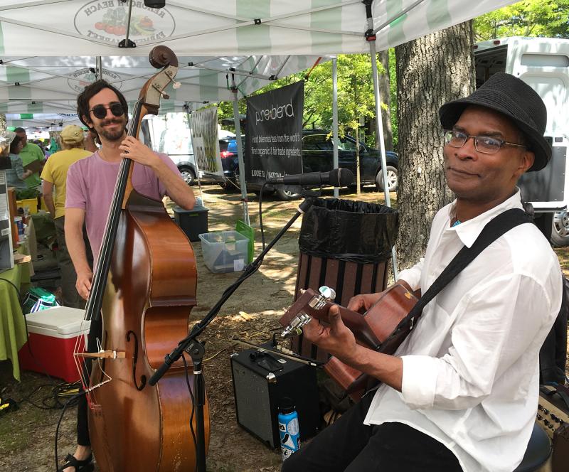 Music is important to the ambiance, Bruce Anthony and Sam Noble entertained with great blues and jazz tunes.